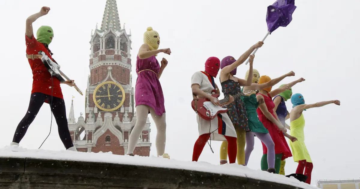 Performance des Pussy Riot dans la cathédrale